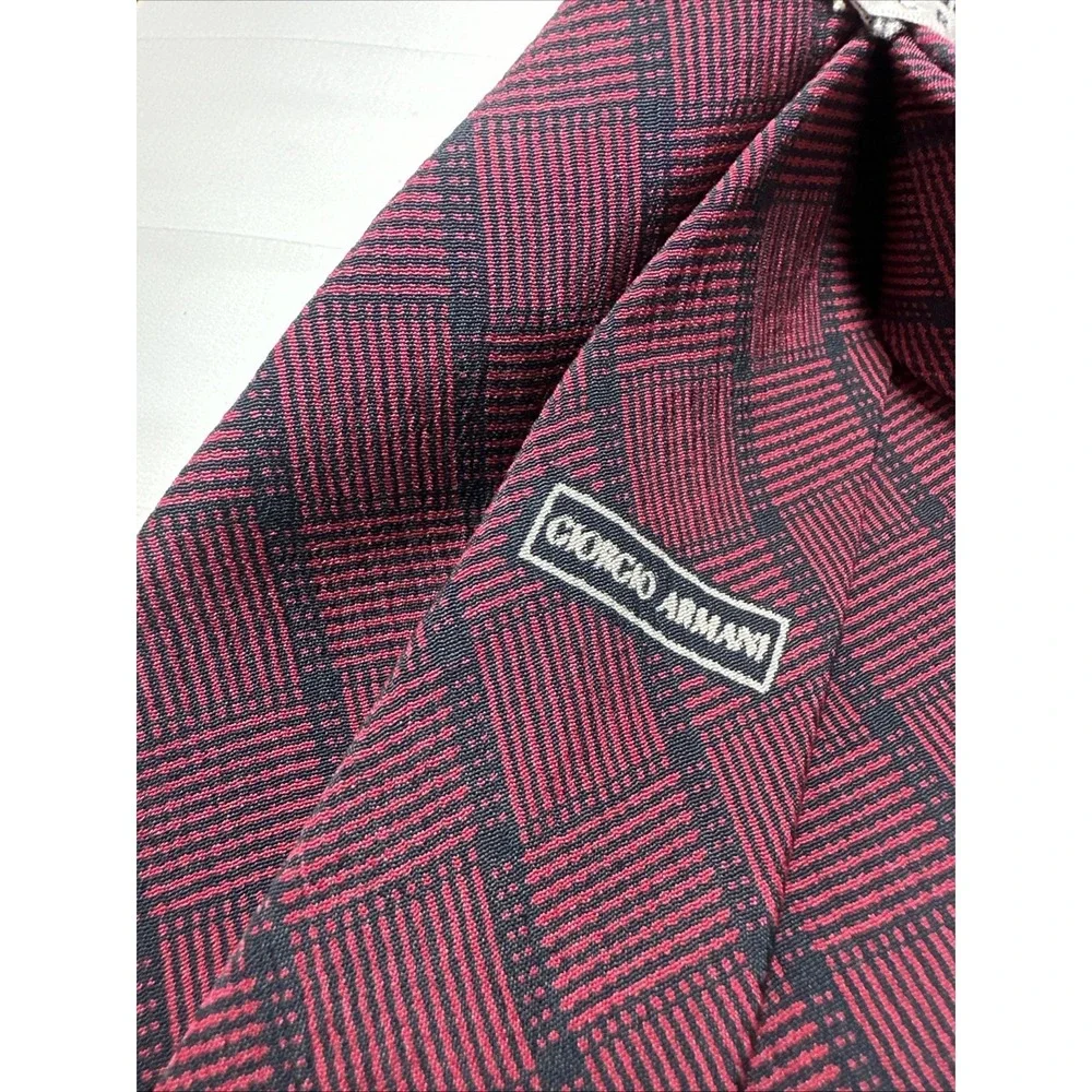 GIORGIO ARMANI MEN'S 100% SILK TIE MADE IN ITALY  STRIPED
